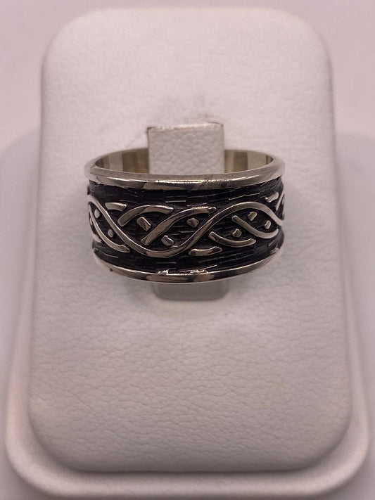 Anillo de Plata 925 con Diseño Trenzado y Motivos Orgánicos, vista frontal