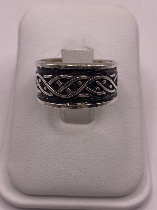 Anillo de Plata 925  con Diseño Trenzado y Motivos Orgánicos