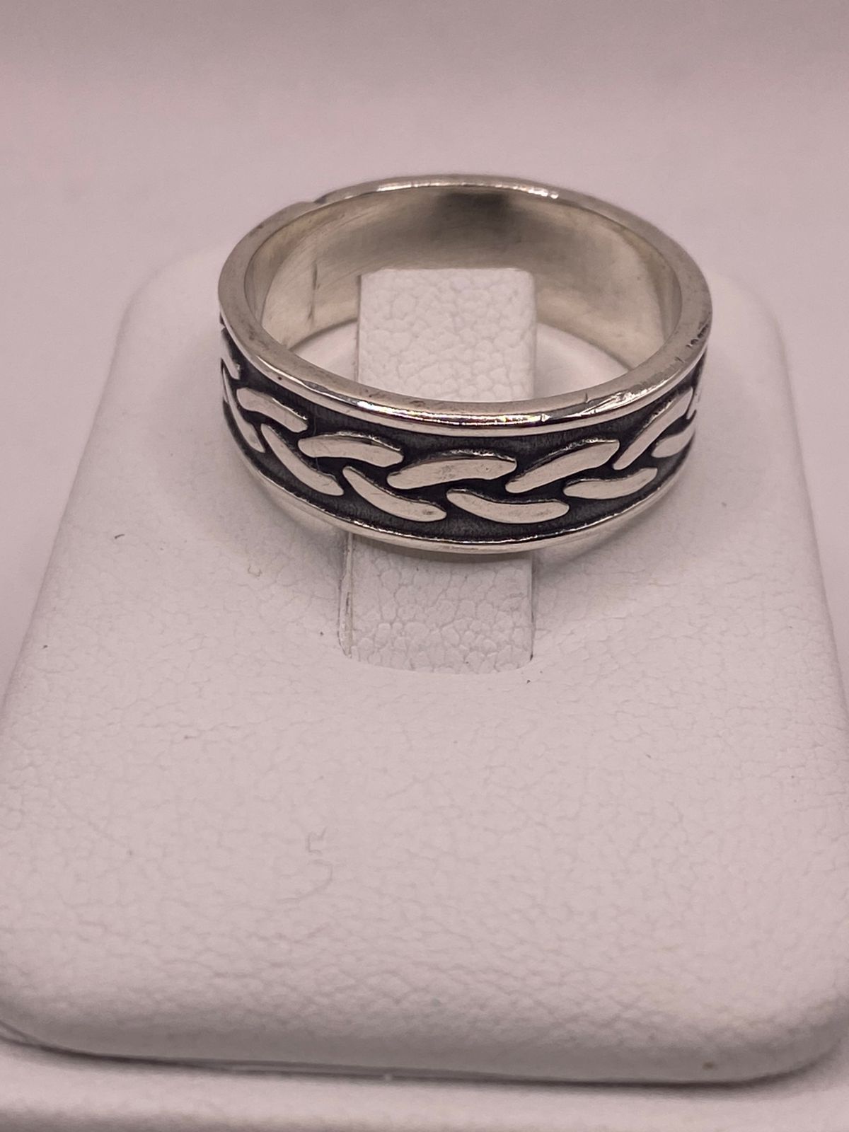 Anillo de Plata 925 con Diseño de Cadena y Acabado Oxidado