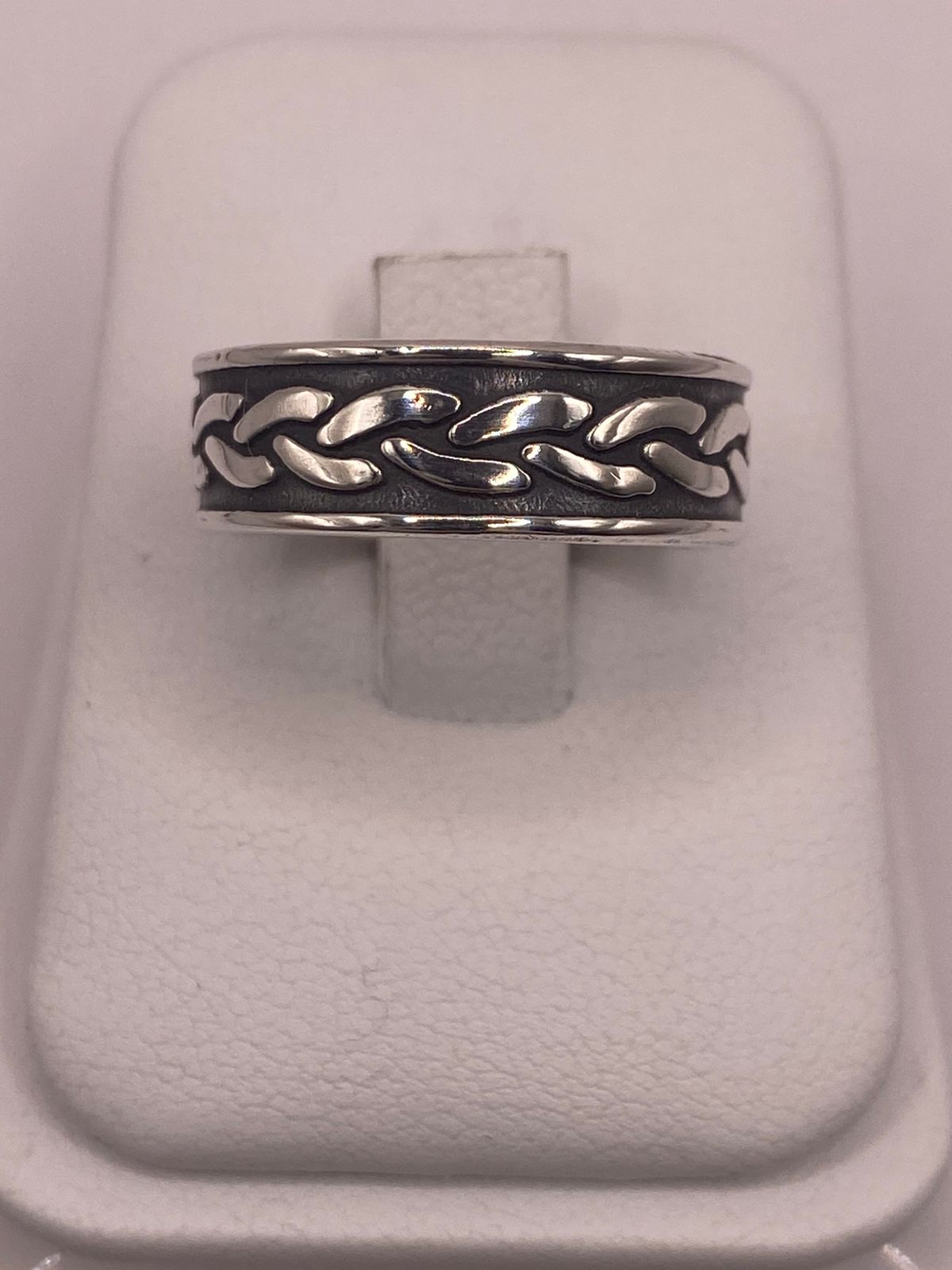 Anillo de Plata 925 con Diseño de Cadena y Acabado Oxidado