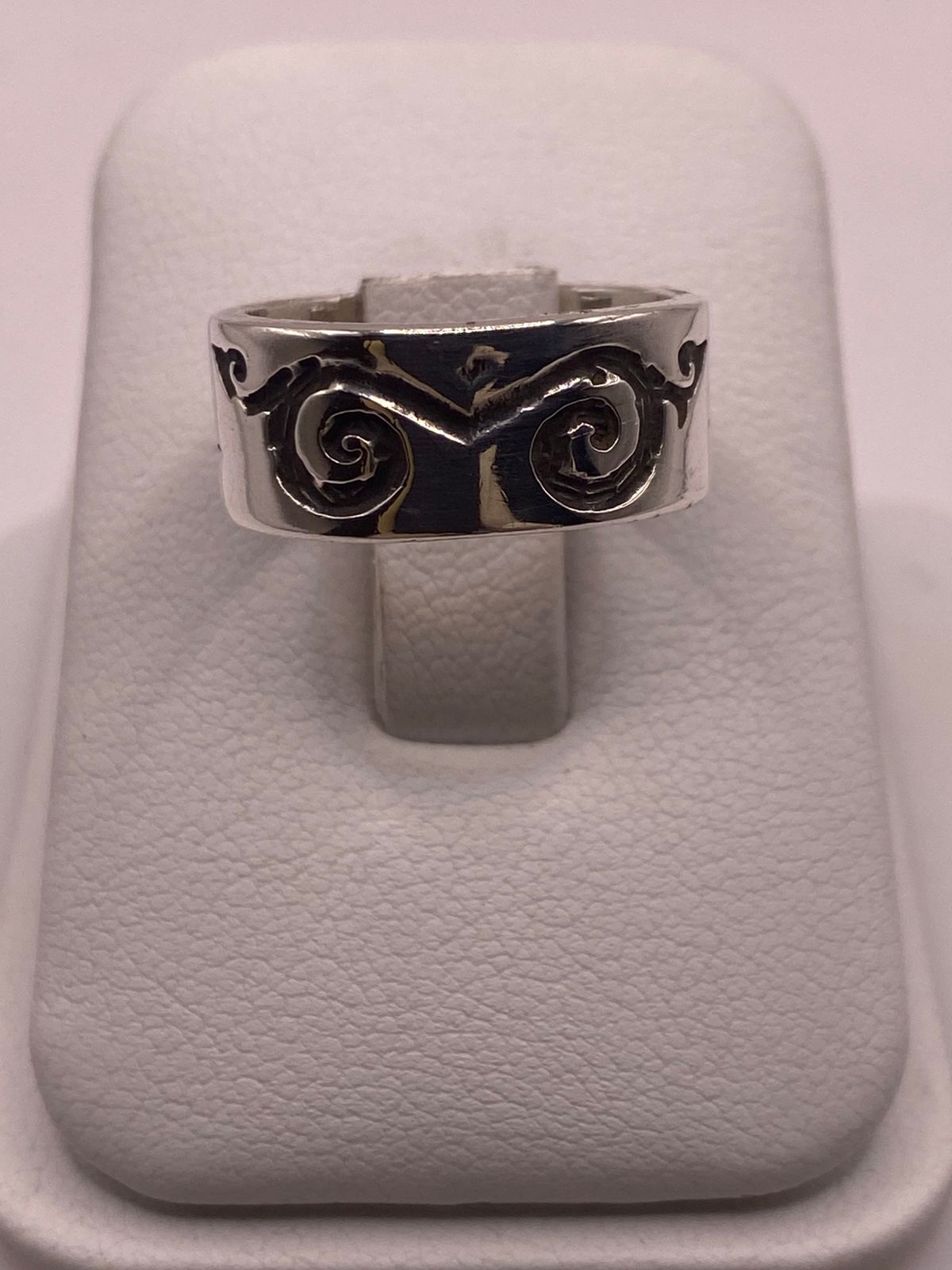 Anillo de Plata 925 con Grabado Artesanal de Espirales