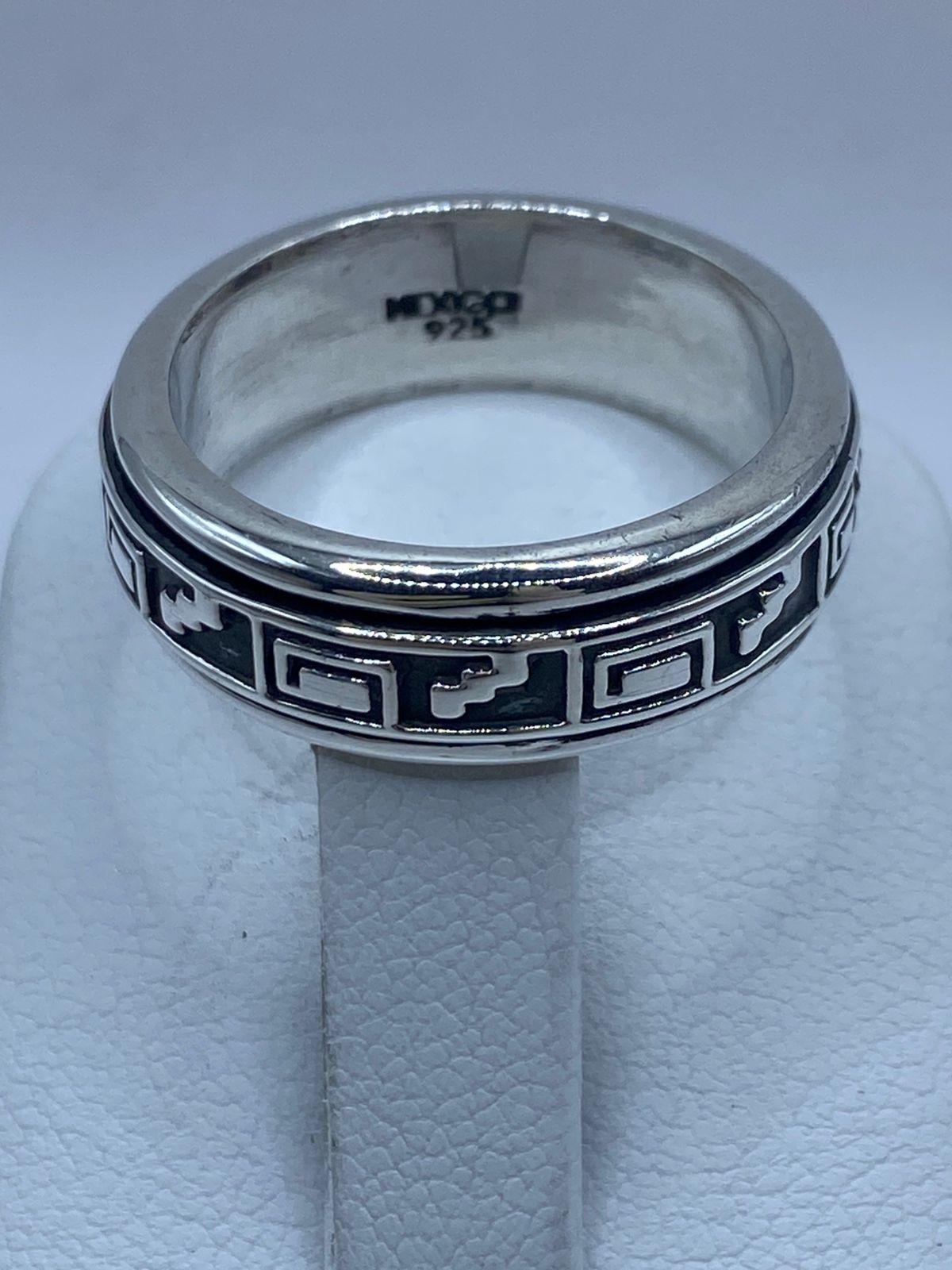 💍 Anillo de Plata 925 con Greca Clásica — vista lateral