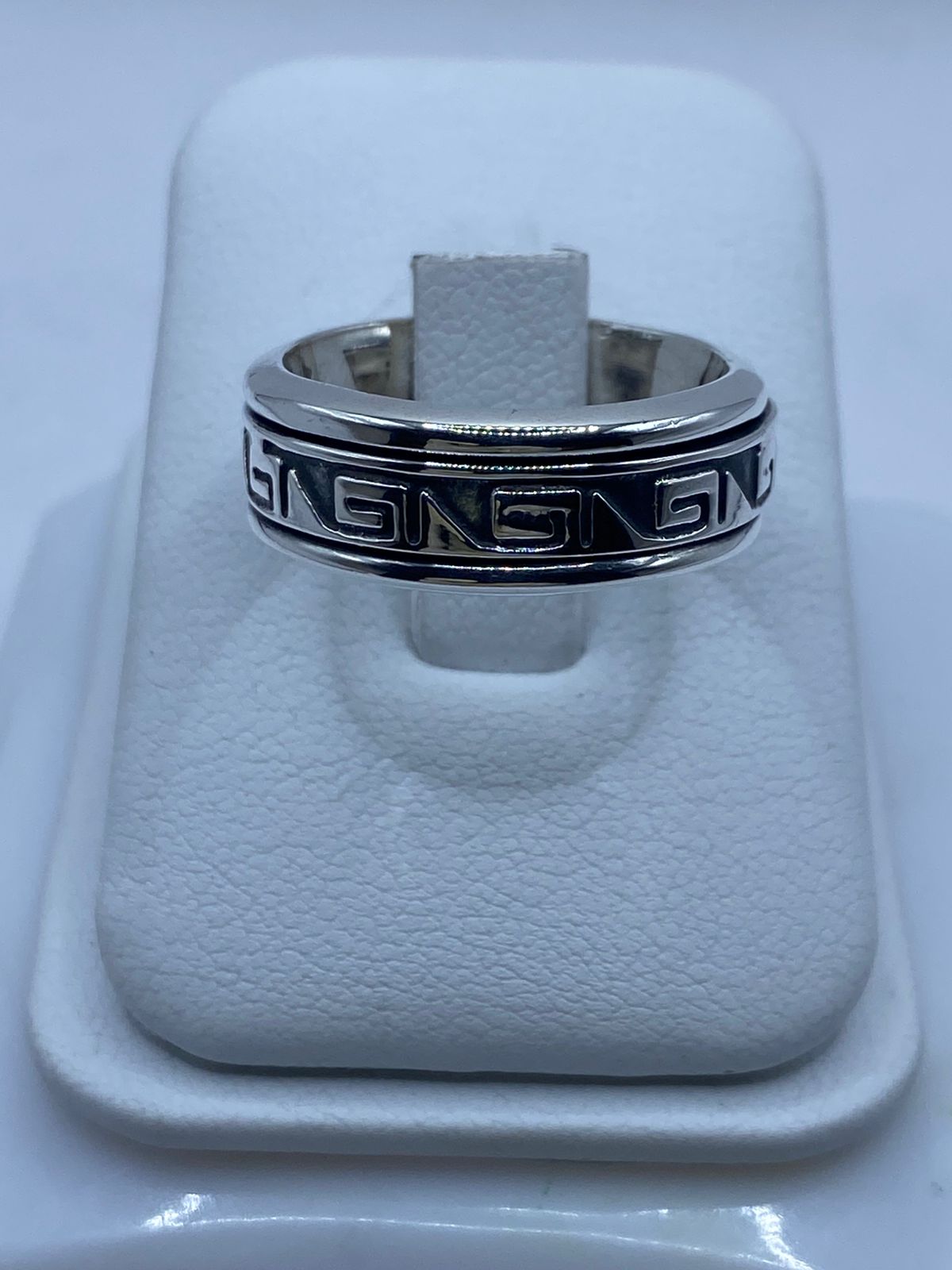 💍 Anillo de Plata 925 con Greca Geométrica Continua — vista lateral