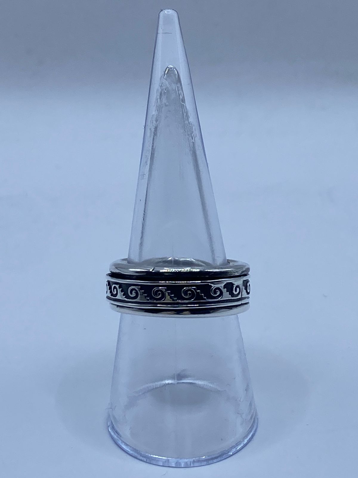 💍 Anillo de Plata 925 con Greca en Espiral — vista lateral