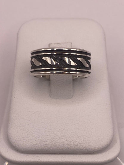 Anillo de Plata 925 con Motivos Ondulados y Diseño Atemporal, vista lateral