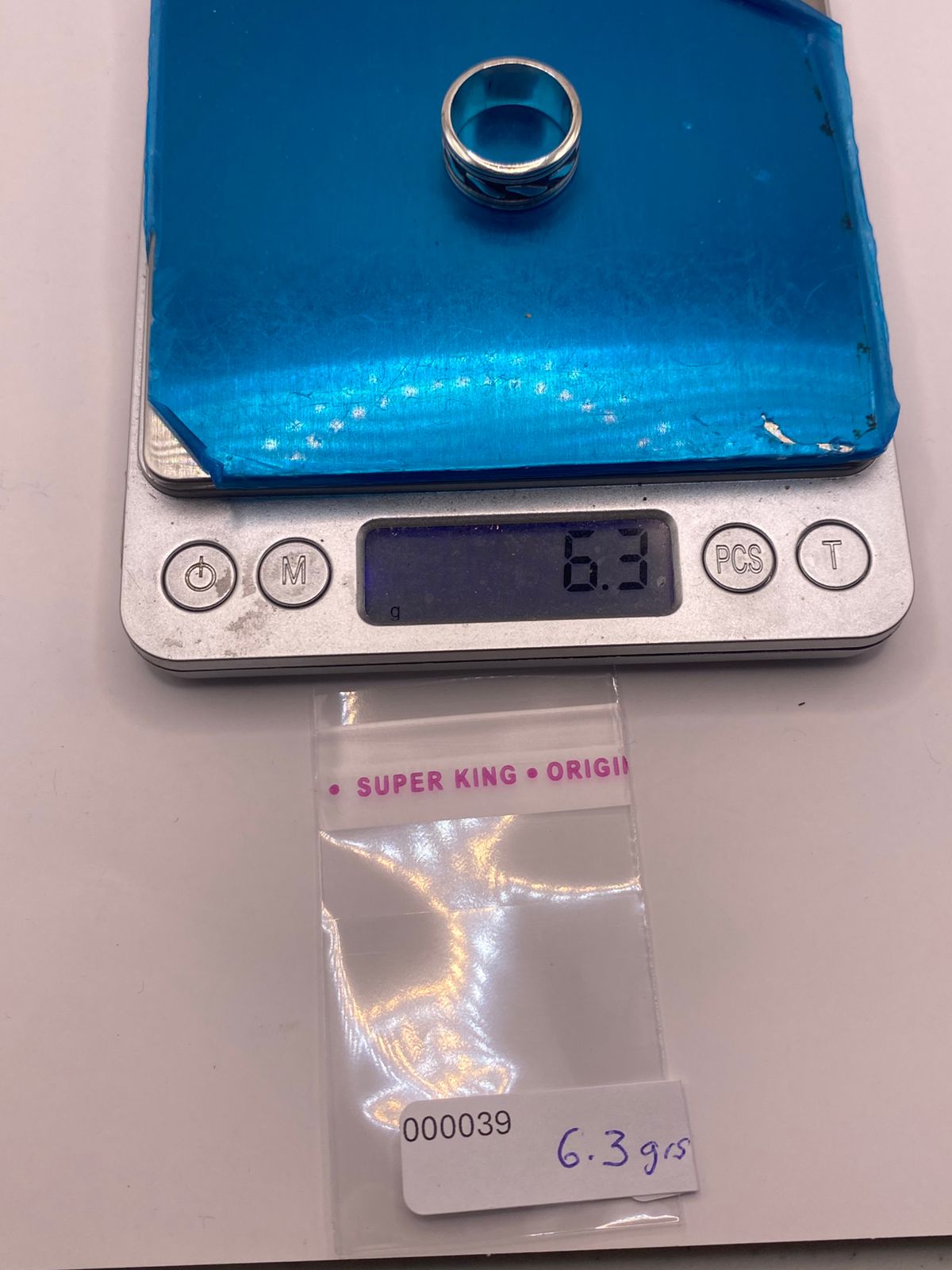 Anillo de Plata 925 con Motivos Ondulados y Diseño Atemporal