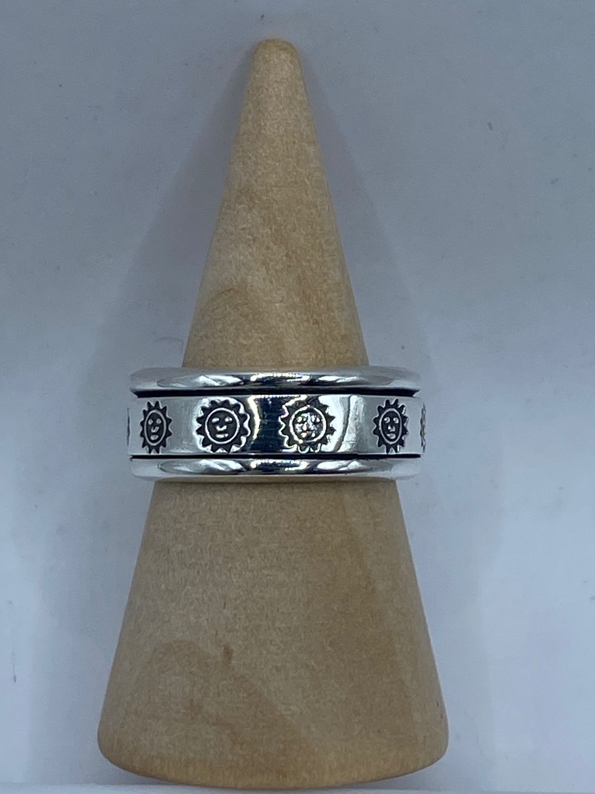 💍 Anillo de Plata 925 con Símbolos de Sol