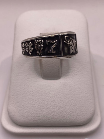 Anillo de Plata 925 con Símbolos de la Suerte y Acabado Oscuro