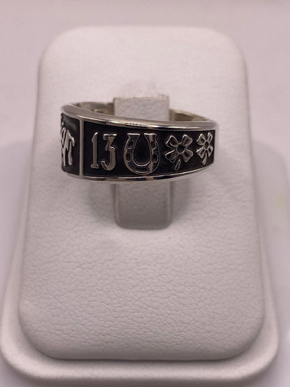 Anillo de Plata 925 con Símbolos de la Suerte y Acabado Oscuro