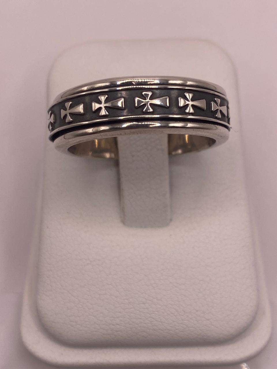 Anillo de Plata Esterlina 925 con Motivos de Cruces y Acabado Oxidado
