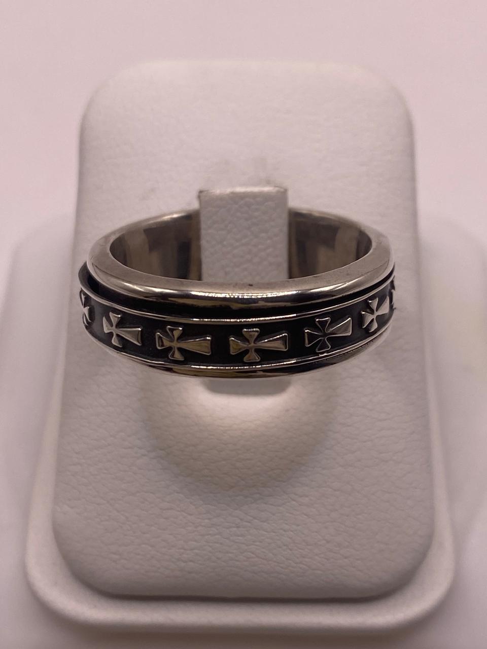 Anillo de Plata Esterlina 925 con Motivos de Cruces y Acabado Oxidado