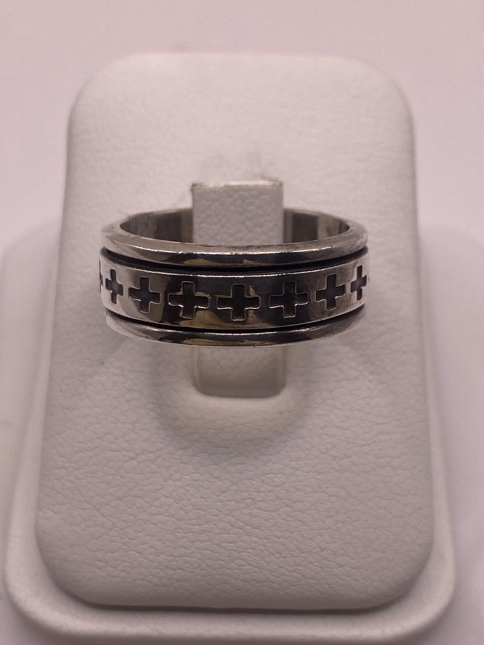 Anillo de Plata Esterlina 925 con Motivos de Cruces y Acabado Oxidado