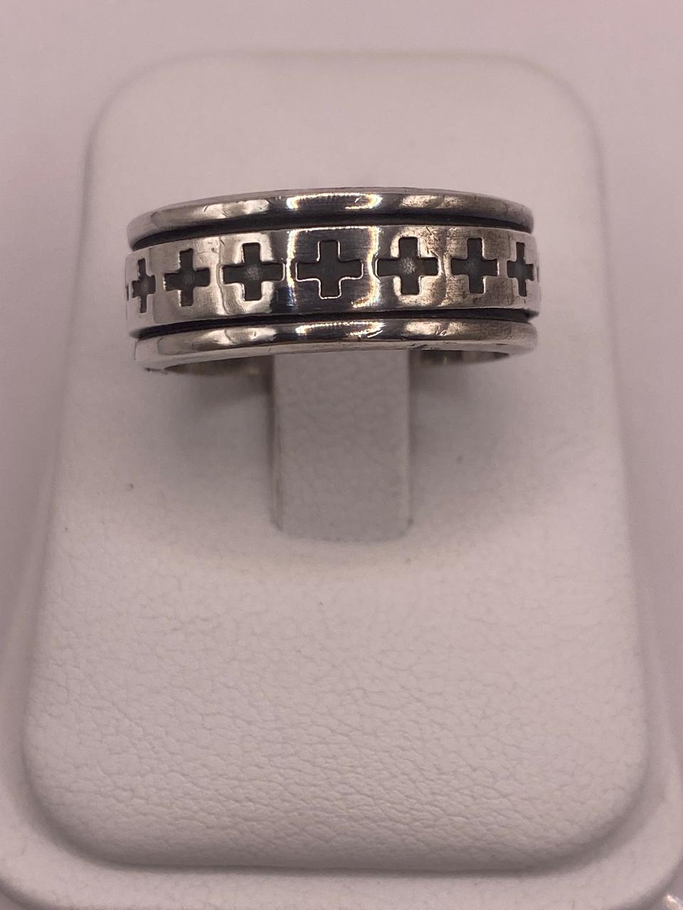 Anillo de Plata Esterlina 925 con Motivos de Cruces y Acabado Oxidado