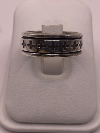 Anillo de Plata Esterlina 925 con Motivos de Cruces y Acabado Oxidado