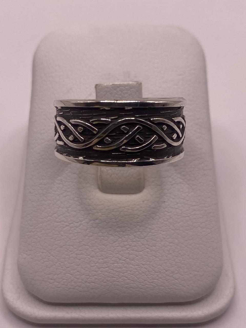 Anillo de Plata Esterlina 925 con Nudo Celta y Acabado Oxidado