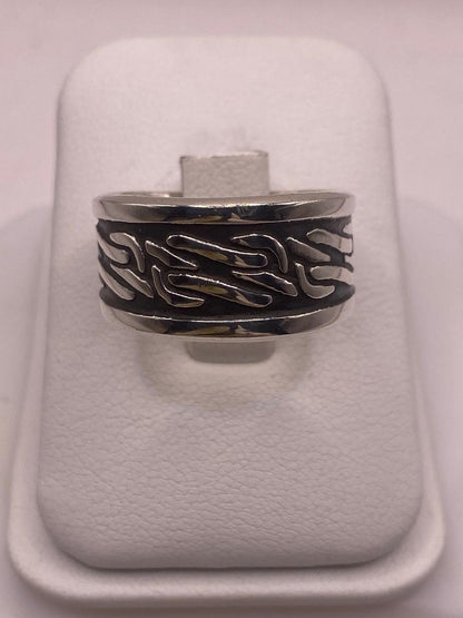 Anillo de Plata Esterlina 925 con Patrón Orgánico en Relieve y Acabado Oxidado