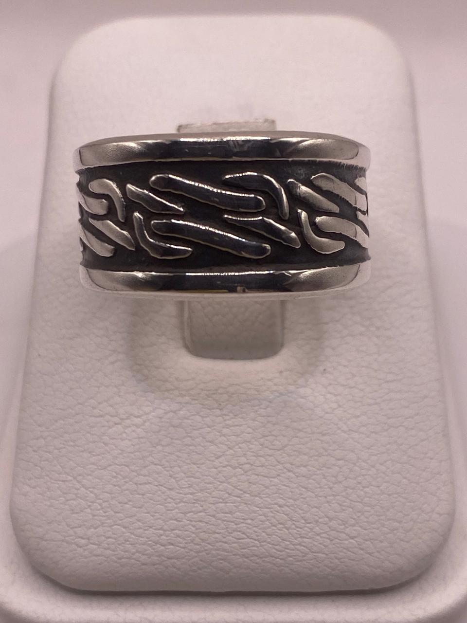 Anillo de Plata Esterlina 925 con Patrón Orgánico en Relieve y Acabado Oxidado