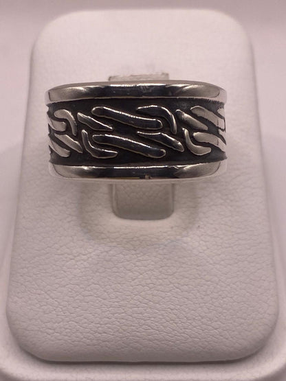 Anillo de Plata Esterlina 925 con Patrón Orgánico en Relieve y Acabado Oxidado
