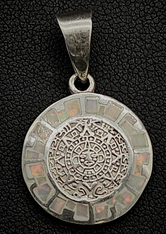 Dije Plata Ley 950 Calendario Azteca, vista frontal