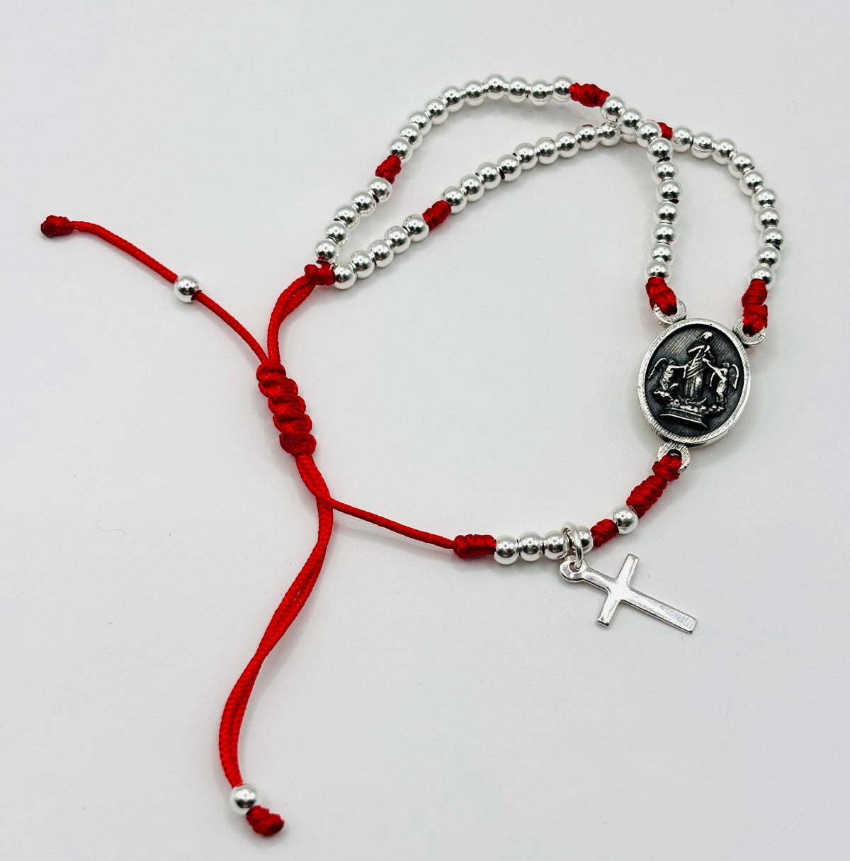Rosario de plata .925 con medalla de la Virgen Desatanudos y cuerda roja, 18 cm de largo, hecho en Taxco