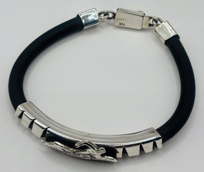 Detalle de cierre seguro y hallmark .925 en pulsera de plata Bravo Joyería