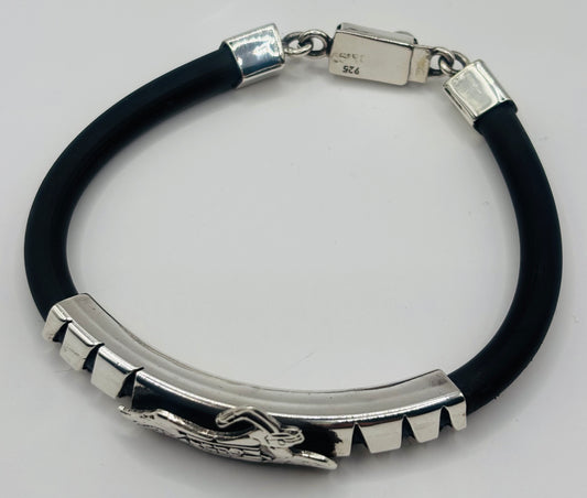 Detalle de cierre seguro y hallmark .925 en pulsera de plata Bravo Joyería