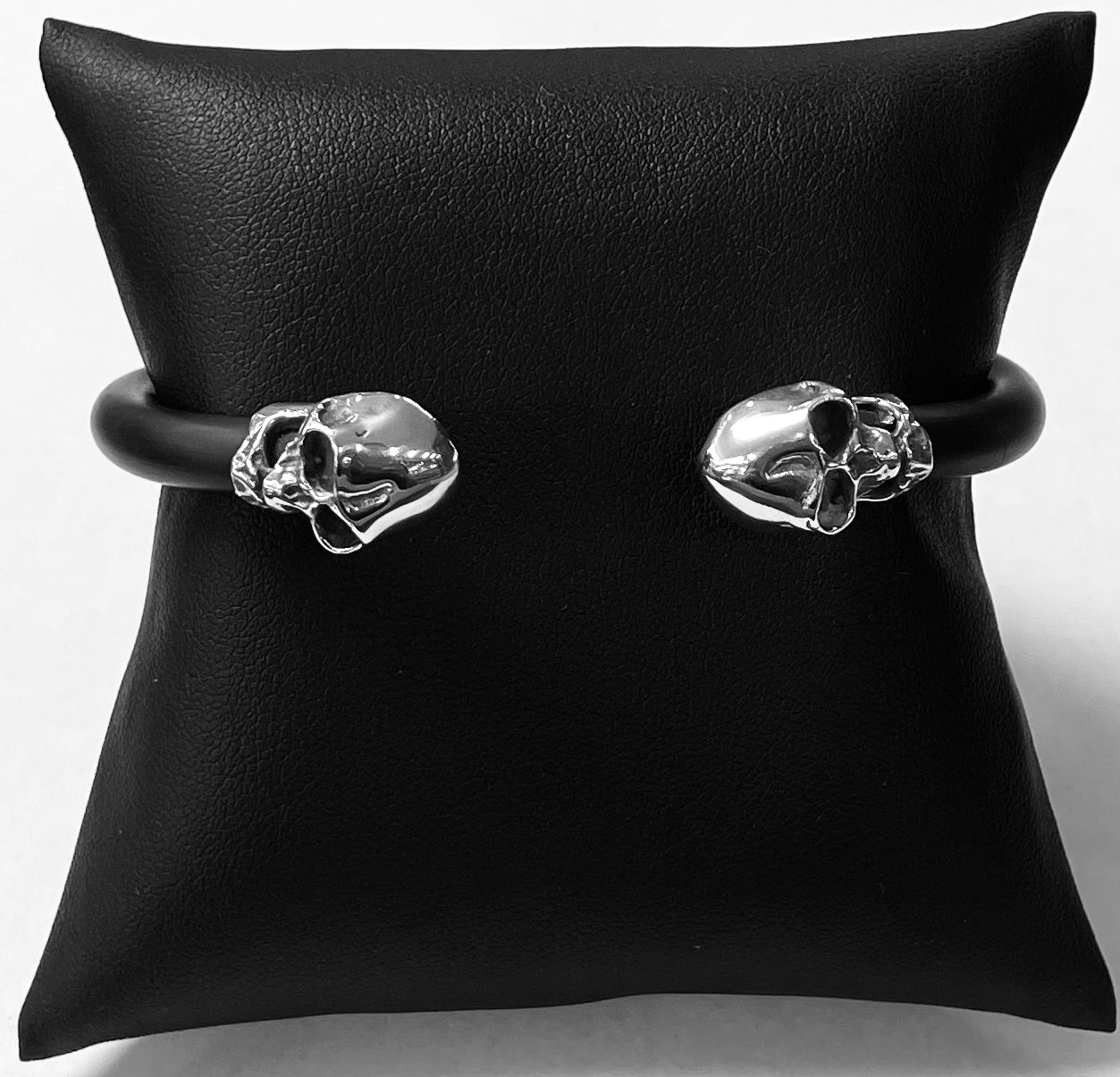 BRAZALETE EN PLATA LEY 925 CON CAUCHO