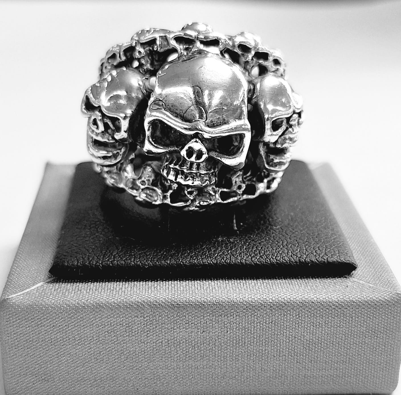ANILLO CRÁNEO EN PLATA LEY 925