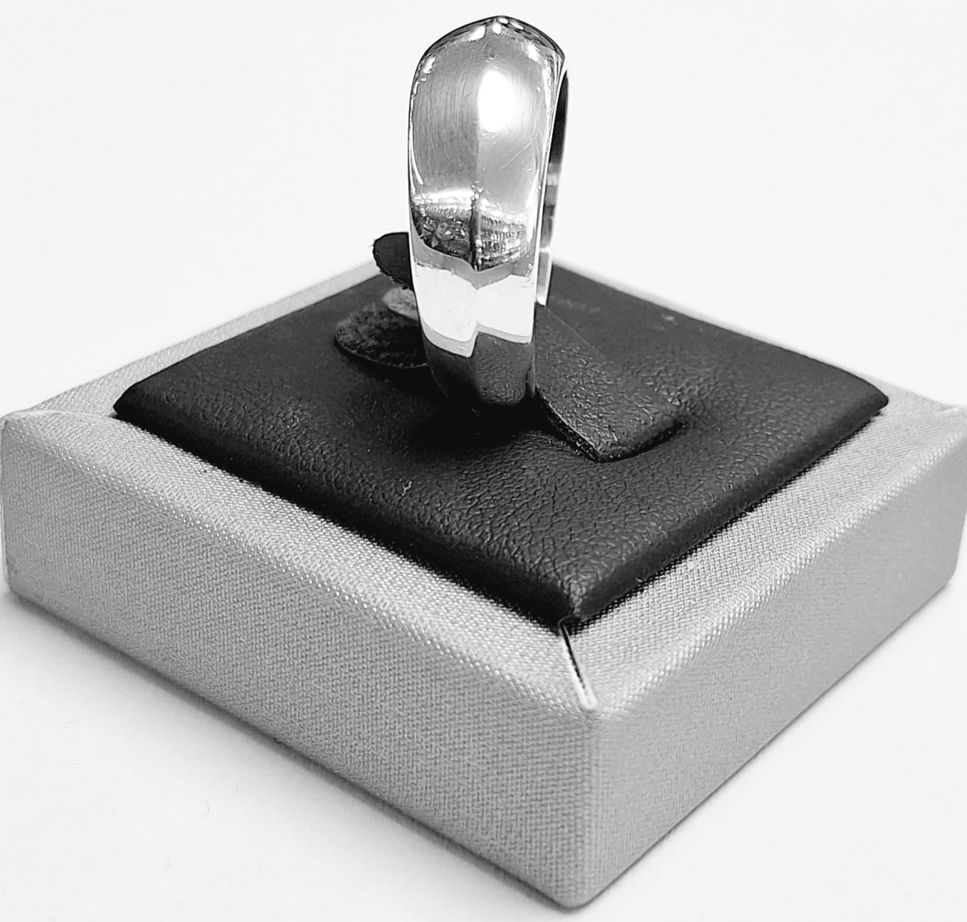 ANILLO EN PLATA LEY 925