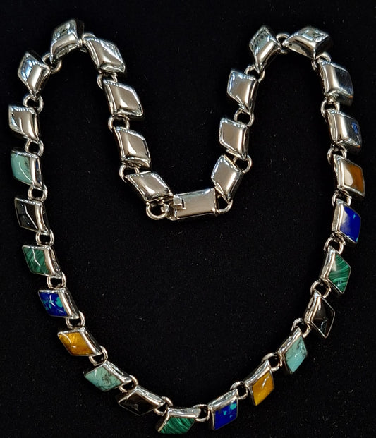 COLLAR CON INCRUSTACIONES DE  PIEDRA EN PLATA LEY 925