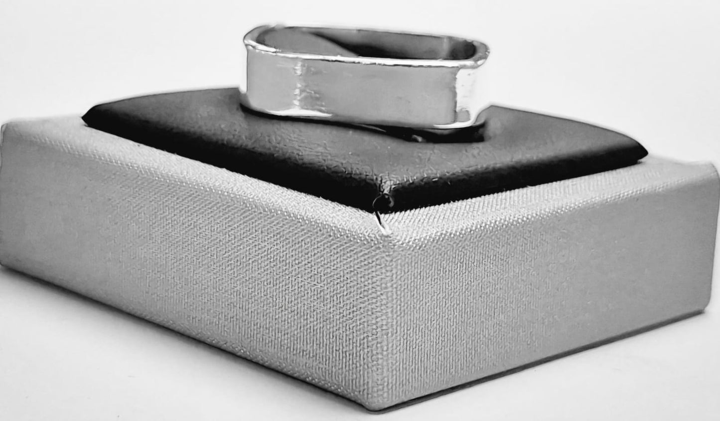ANILLO CUADRADO EN PLATA LEY 925