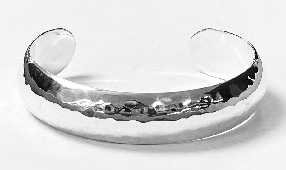 BRAZALETE MARTILLADO  EN PLATA LEY 925