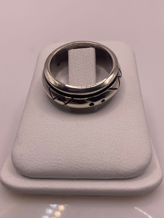Anillo Giratorio de Plata 925 con Grabado Geométrico, vista frontal