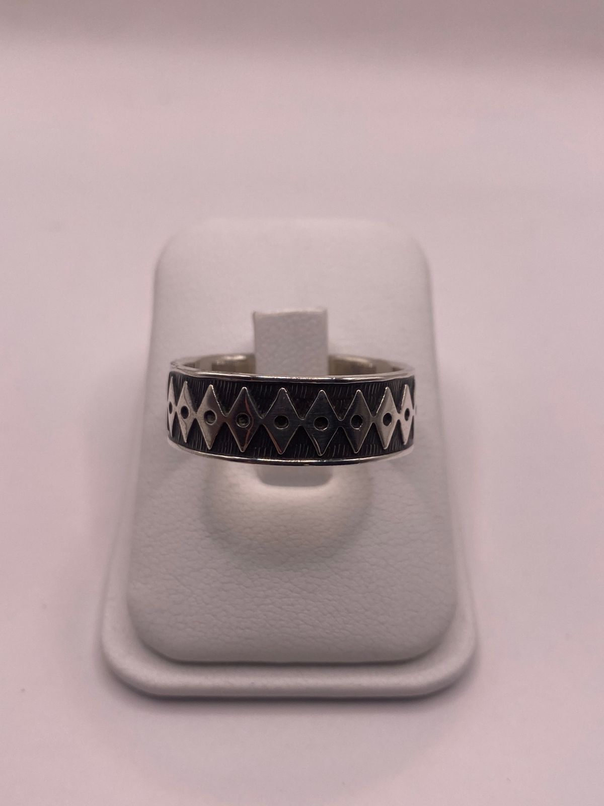 Anillo de Plata 925 con Grabado Geométrico de Rombos