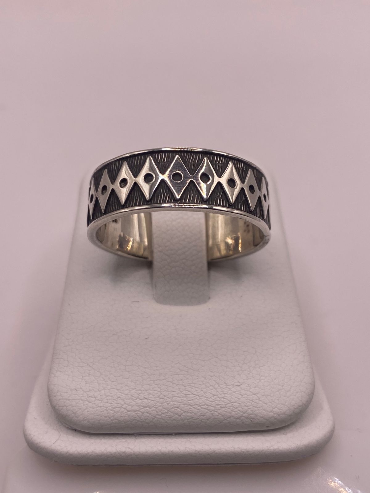 Anillo de Plata 925 con Grabado Geométrico de Rombos