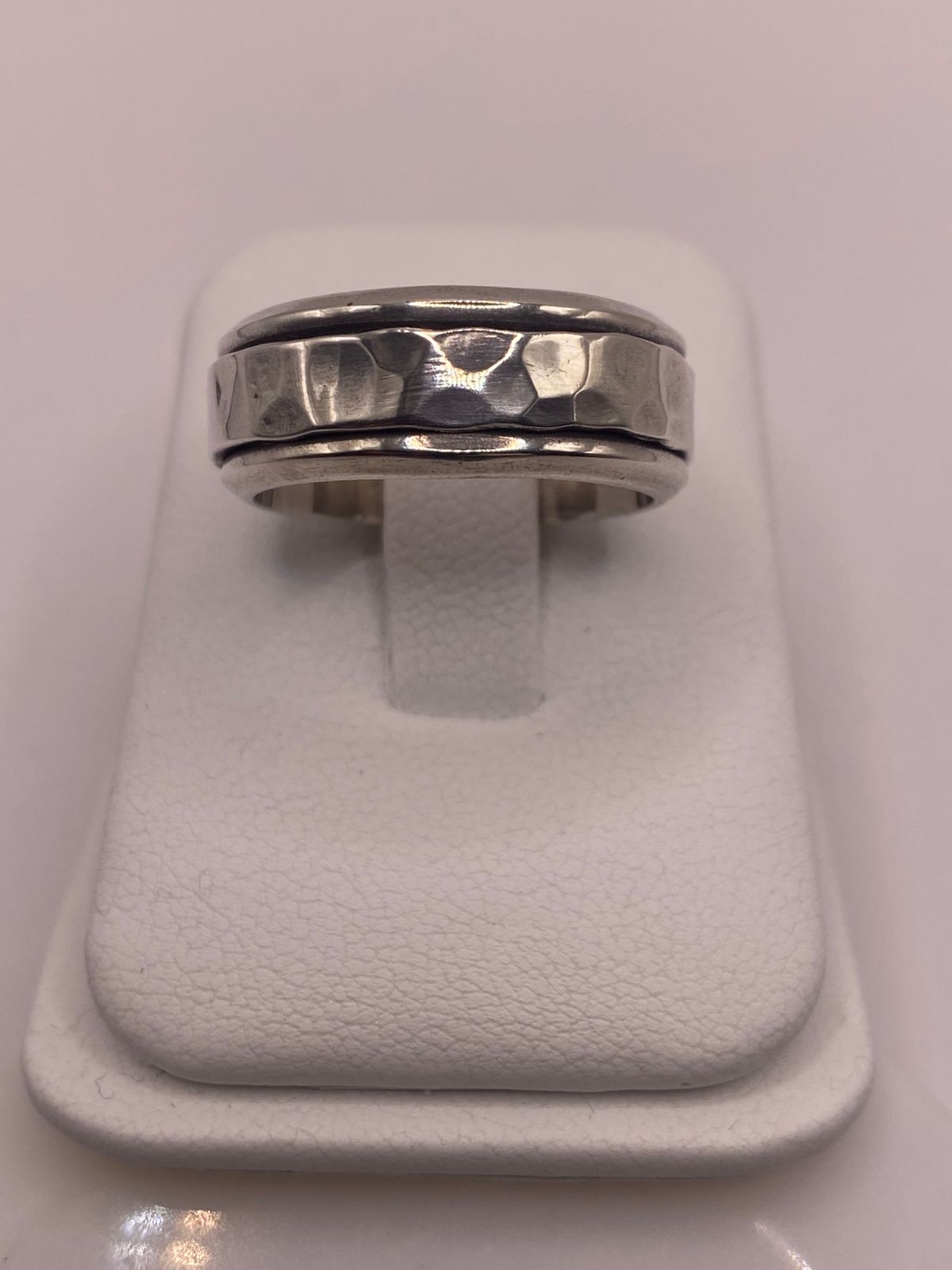 Anillo de Plata Ley 925 con Acabado Martillado