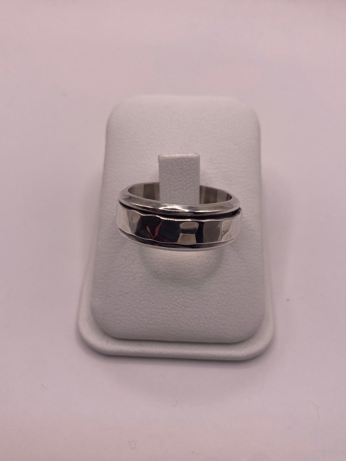 Anillo de Plata Ley 925 con Acabado Martillado