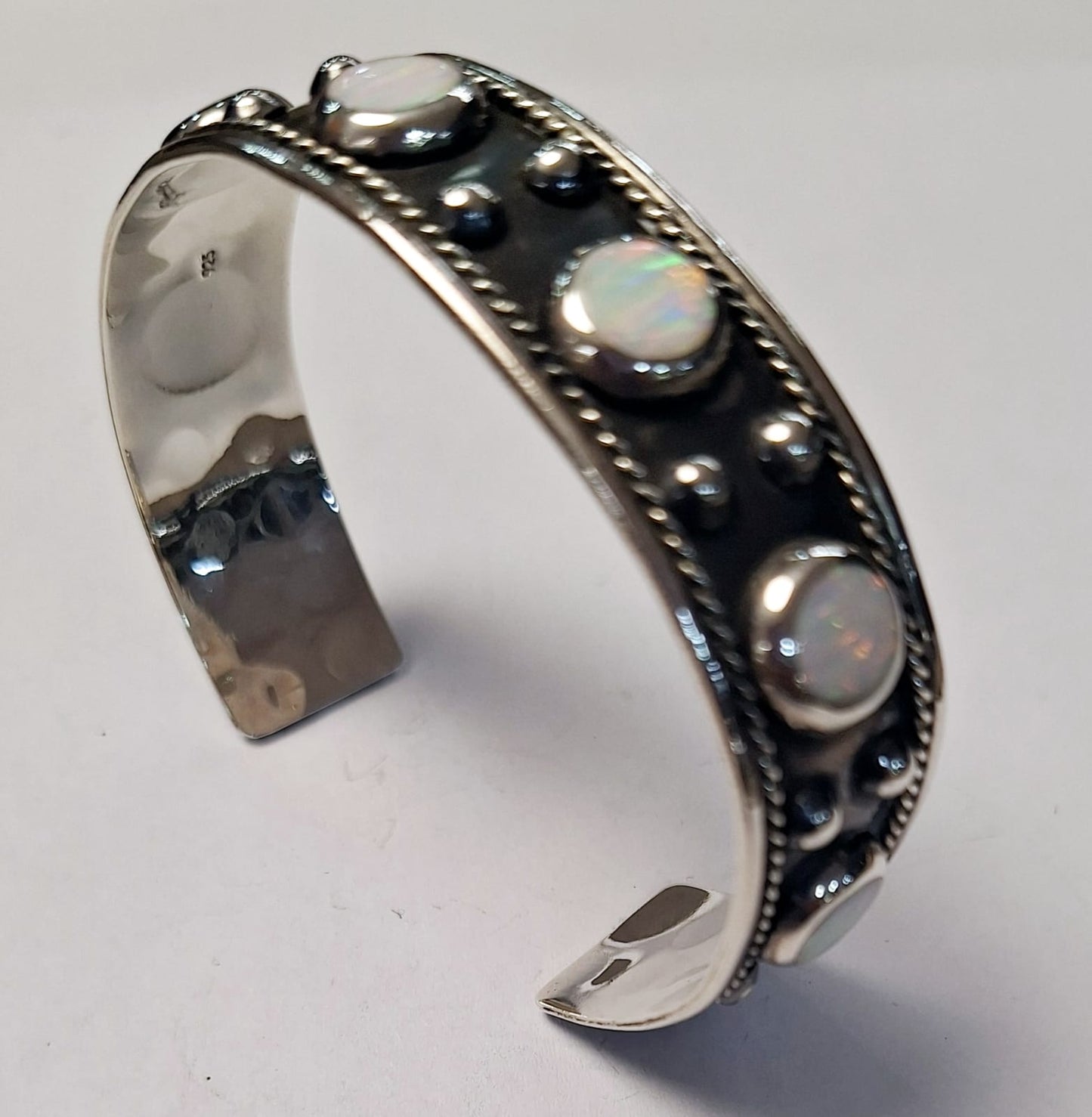 BRAZALETE CON OPALO EN PLATA LEY 925