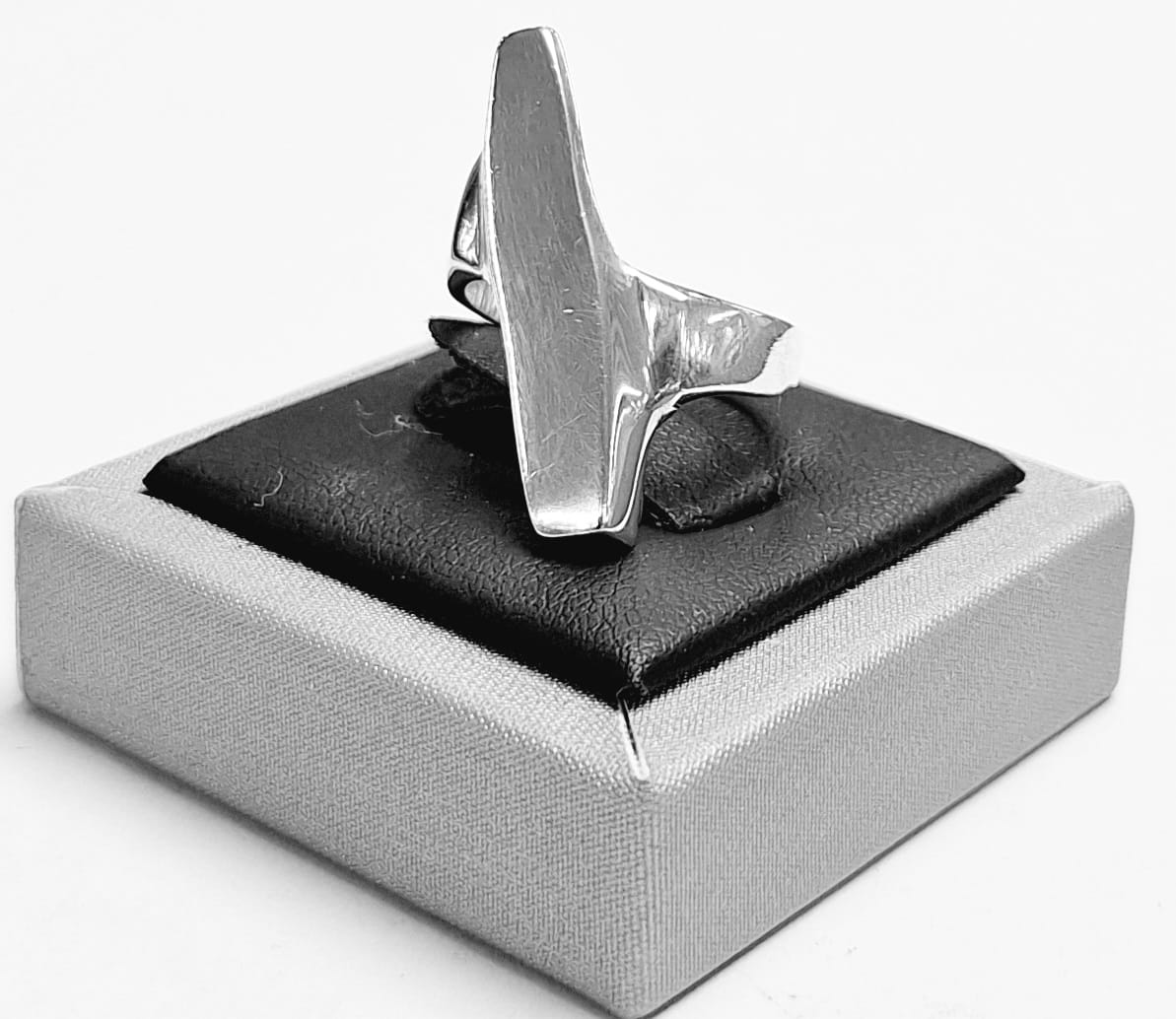 ANILLO EN PLATA LEY 925