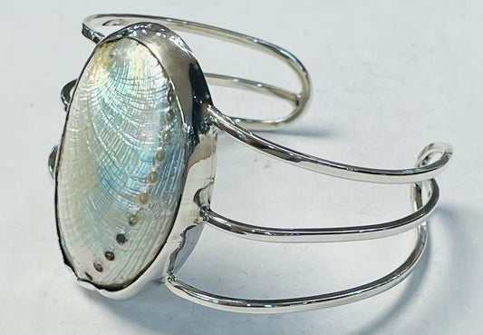 Brazalete con Concha Madre Perla en Plata Ley 925, vista frontal