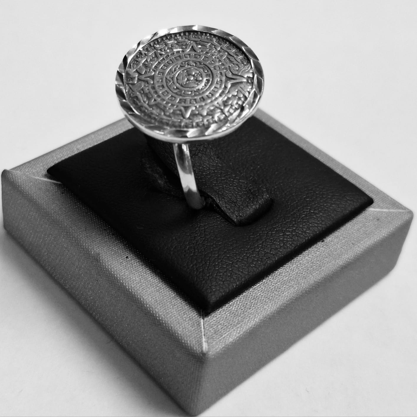 ANILLO CALENDARIO AZTECA EN PLATA LEY 925