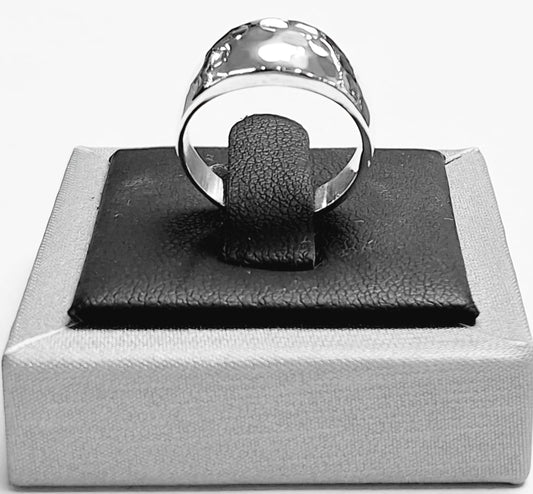 ANILLO MARTILLADO EN PLATA LEY 925