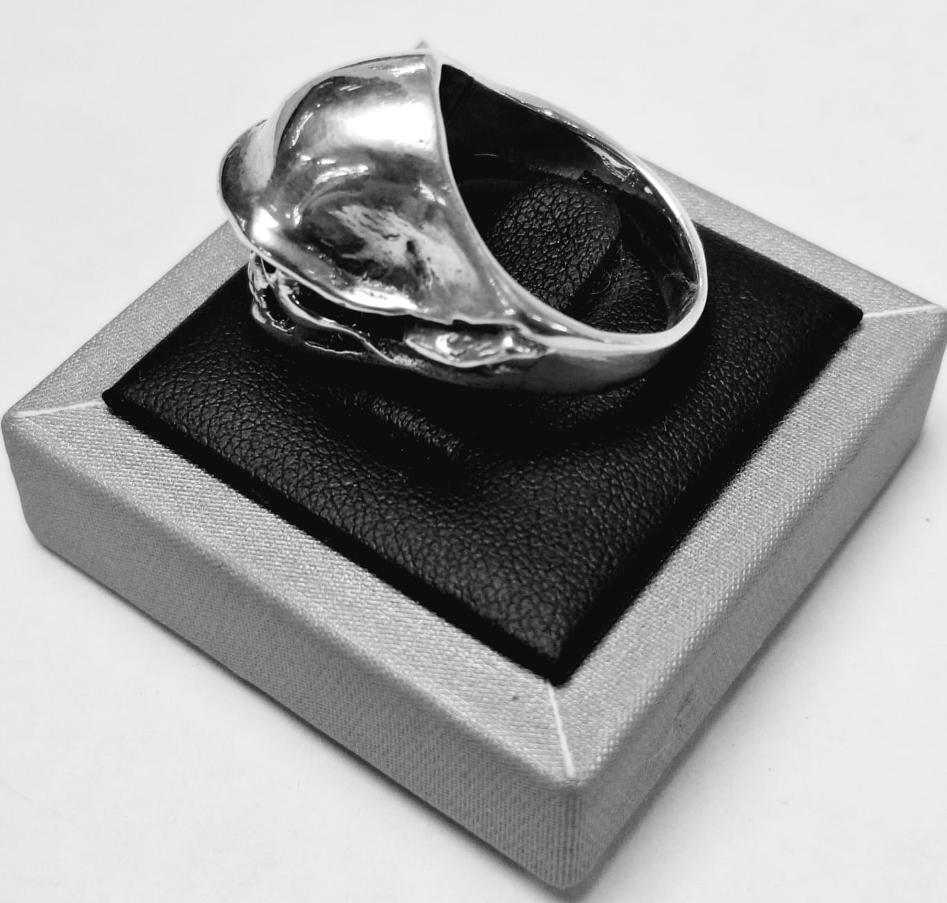 ANILLO CALAVERA EN PLATA LEY 925