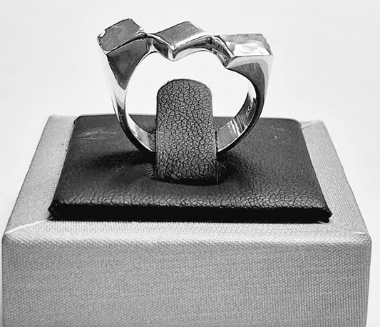 ANILLO MARTILLADO EN PLATA LEY 925
