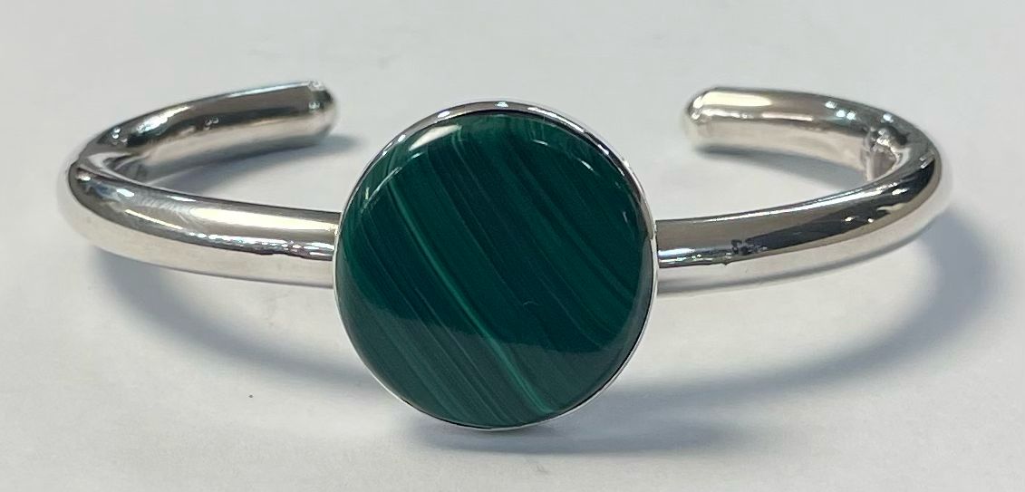BRAZALETE CON MALAQUITA EN PLATA LEY 925