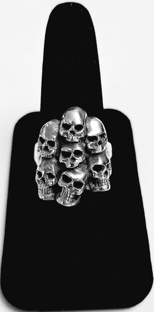 ANILLO DE SIETE CRÁNEOS EN PLATA LEY 925