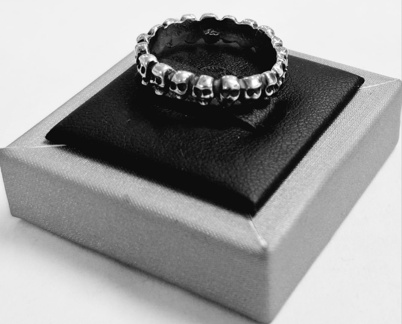 ANILLO CRÁNEOS EN PLATA LEY 925