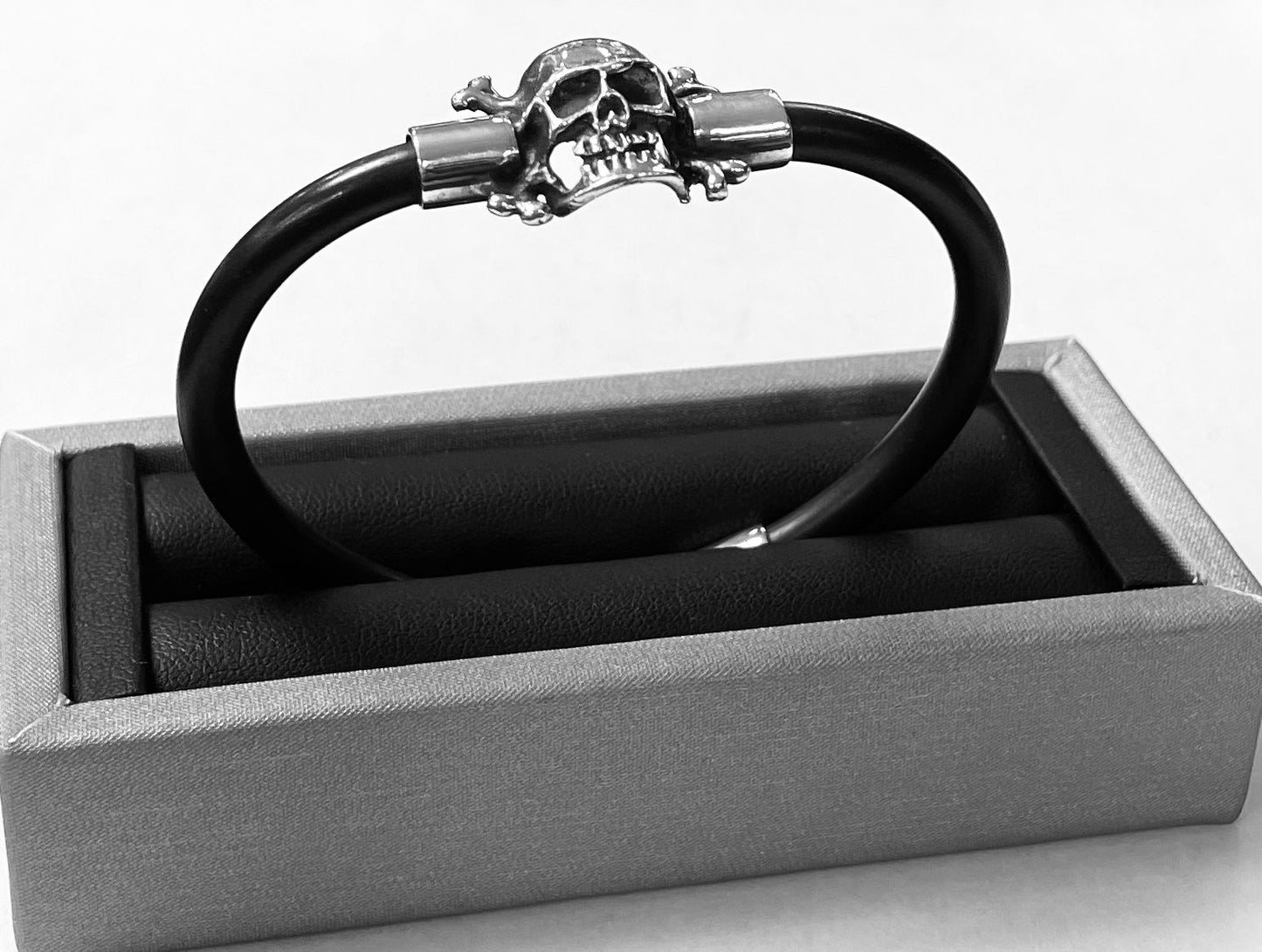 BRAZALETE EN PLATA LEY 925 CRANEO EN PLATA LEY 925