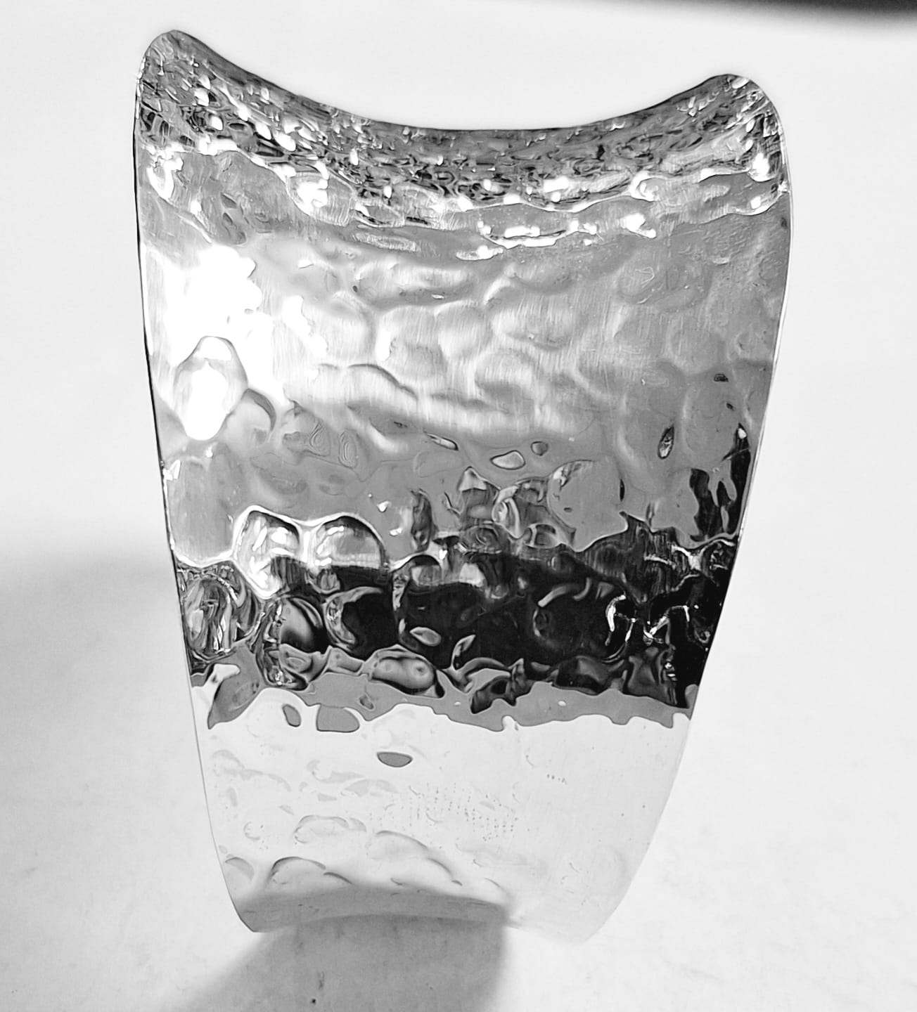BRAZALETE MARTILLADO  EN PLATA LEY 925