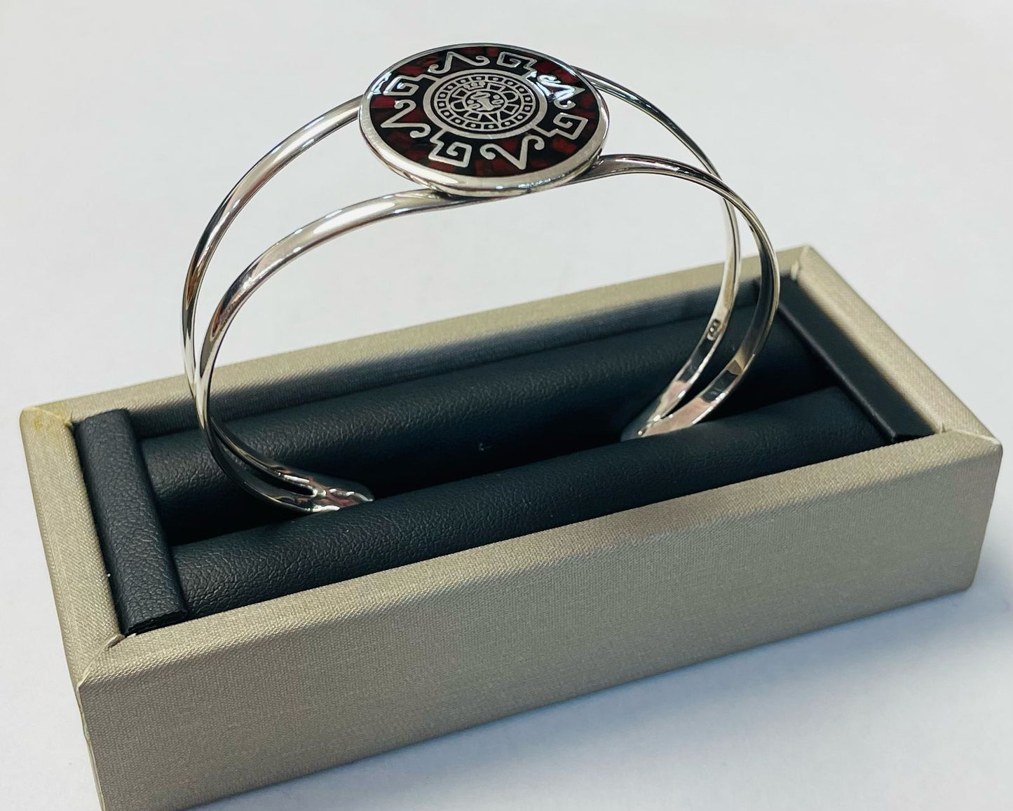 BRAZALETE CALENDARIO AZTECA  EN PLATA LEY 925  CON CORAL